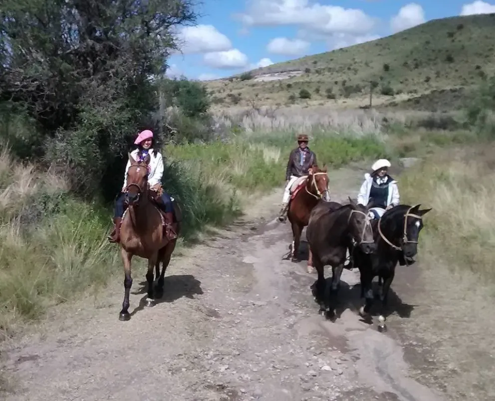 Jinetes que recorren más de 500 kilómetros de suelo puntano, llegan a Merlo