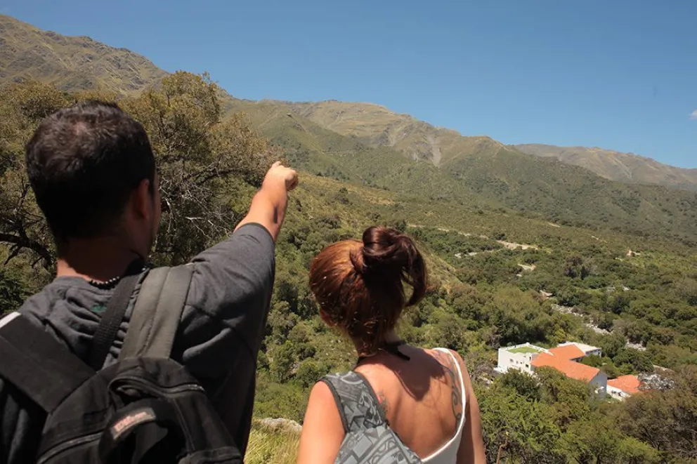 Senderismo en Villa de Merlo durante la Semana Santa
