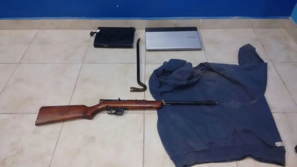 Robó, lo atraparon y agredió a la policía