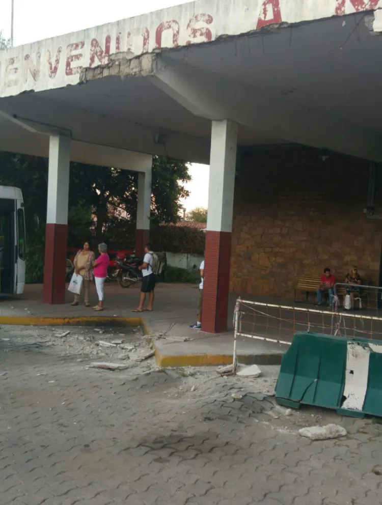 Zenibus sigue con el servicio restringido y se cayó el techo de la ...