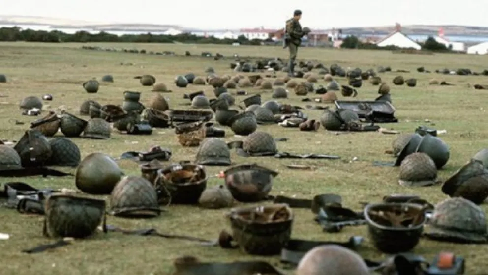 La conmemoración del Día del Veterano y de los Caídos en la Guerra de Malvinas fue establecida oficialmente por la Ley 25.370, sancionada por el Congreso Nacional de Argentina en noviembre del año 2000.