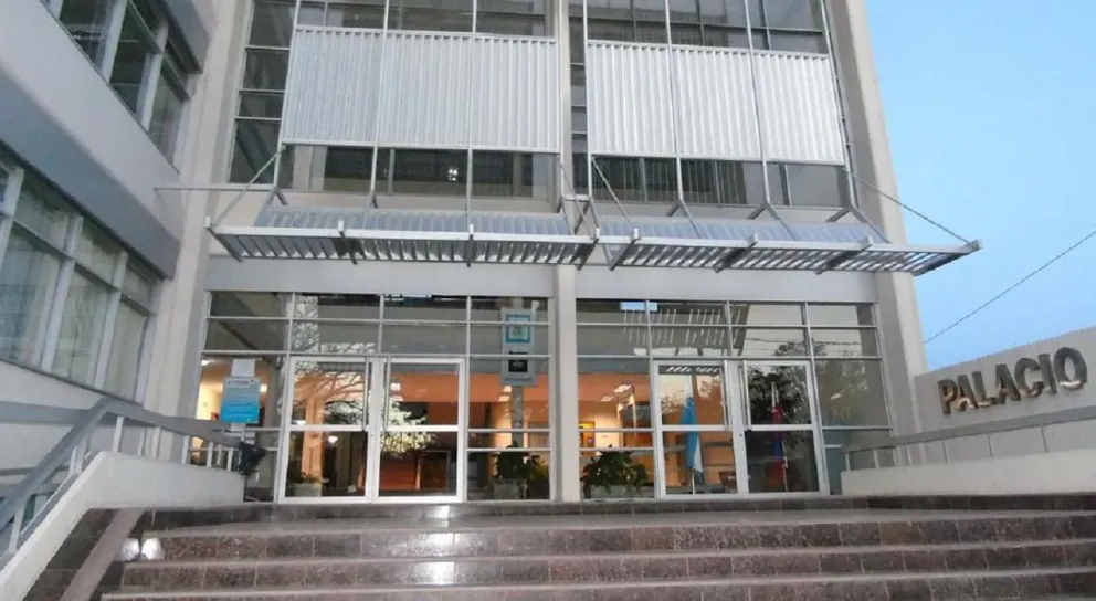 Violación grupal: Comenzó el juicio contra tres acusados de abuso sexual 