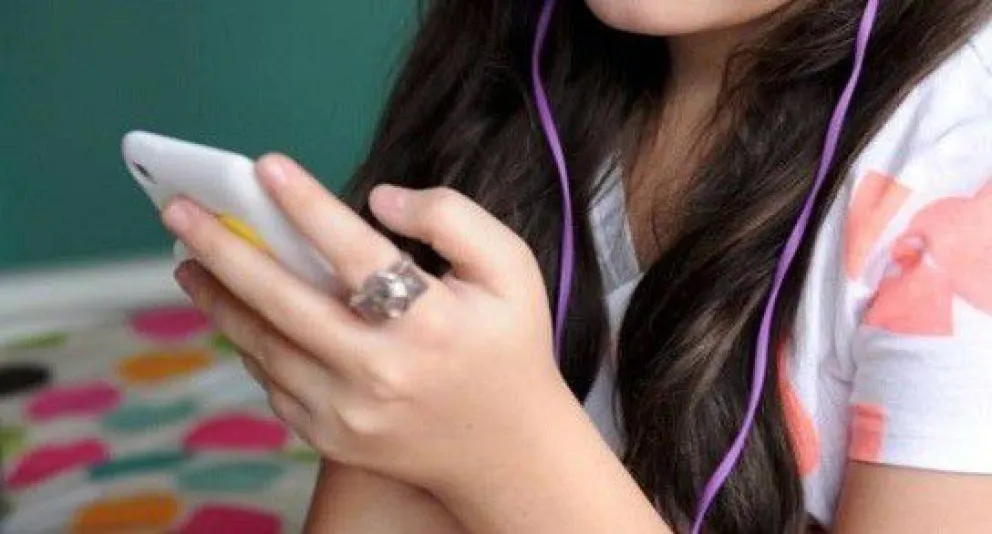 El Pacto Parental de padres de una escuela de Mendoza sobre el uso de celulares genera un amplio debate.