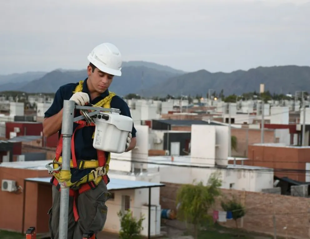 El Gobierno provincial adjudicó trabajos para ampliar la capacidad de transmisión de la red de fibra óptica que llega a Villa de Merlo.