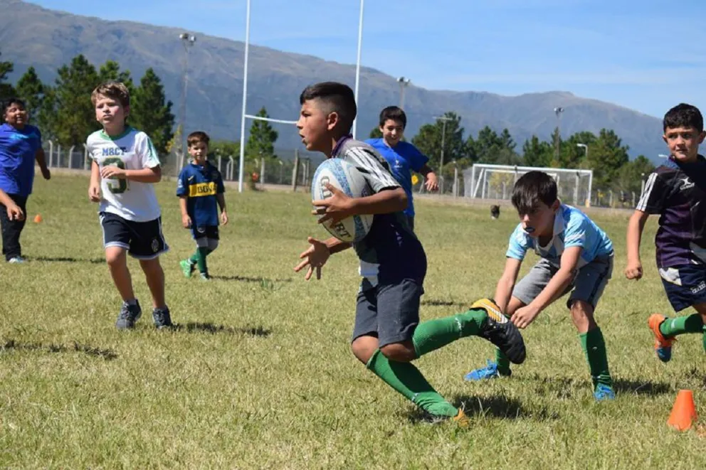 Escuela gratuita de recreación deportiva de Herradura Rugby Club