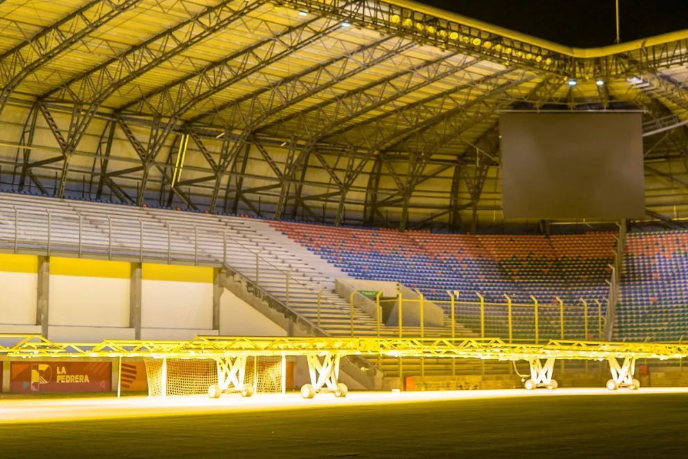 El Estadio Único “La Pedrera” se prepara para el encuentro entre River y Gimnasia de Mendoza