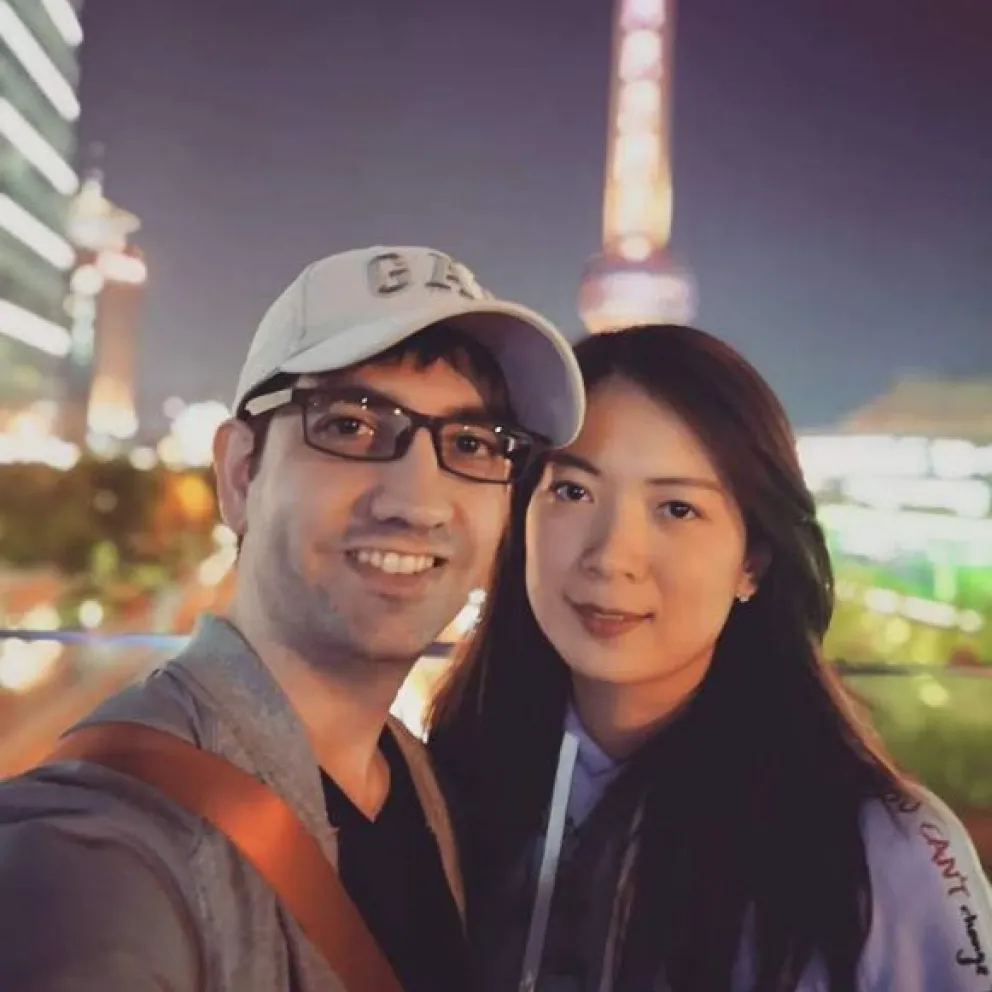 Guillermo junto a su esposa