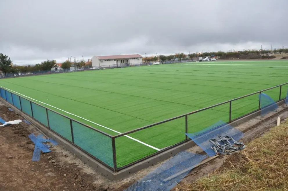 La obra de la cancha de hockey en Merlo en su tramo final