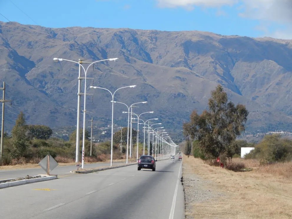 Nueva iluminación del acceso a Villa de Merlo por Ruta 5